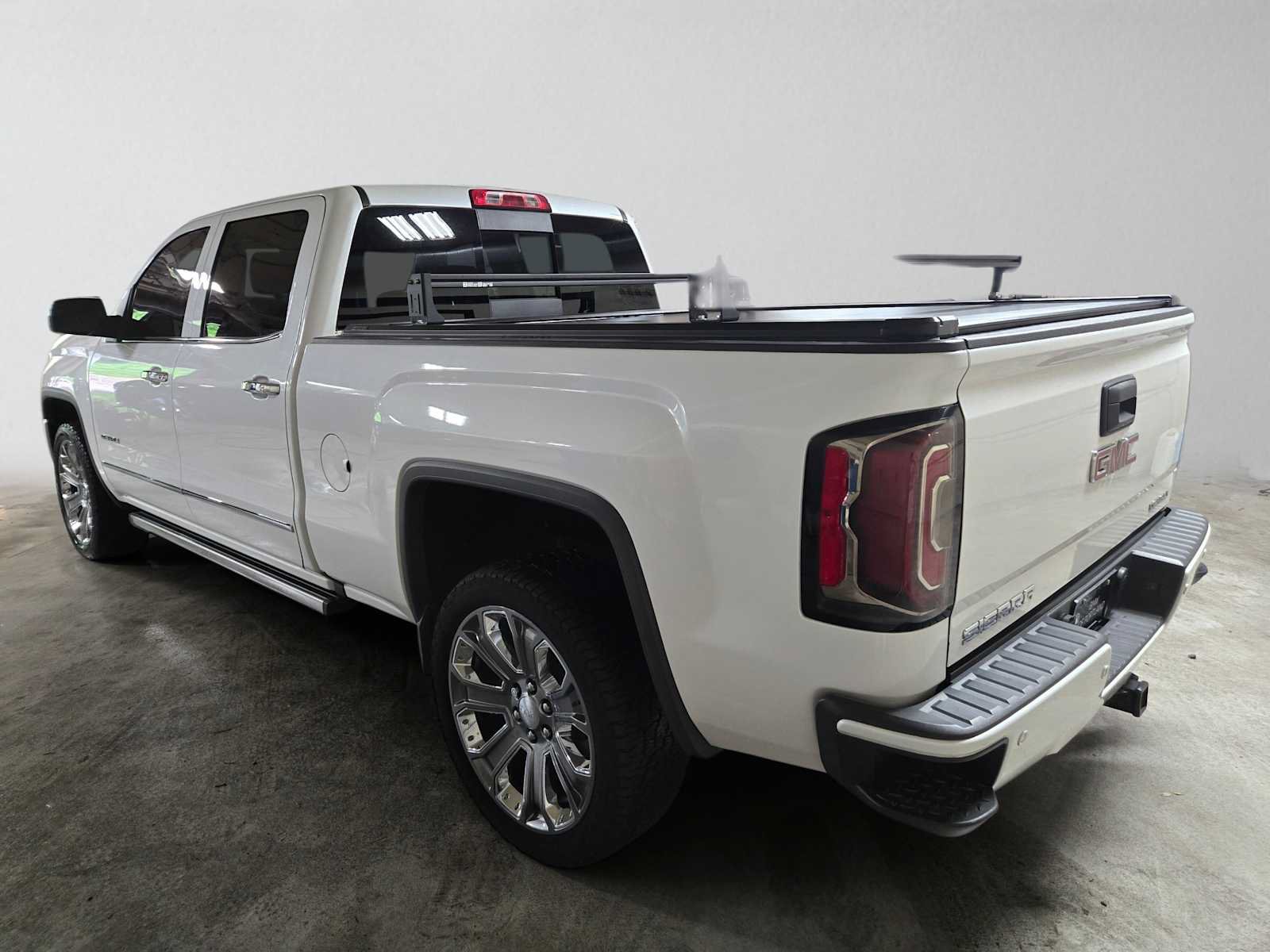 Used 2017 GMC Sierra 1500 Denali w/ Denali Ultimate Package AWD/4WD image 5