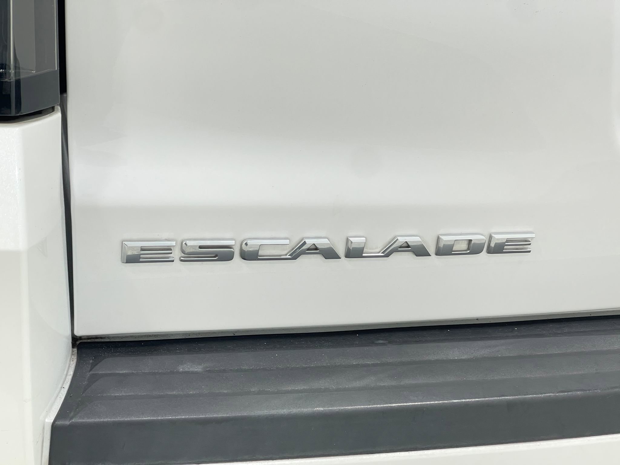 Used 2019 Cadillac Escalade Luxury image 40