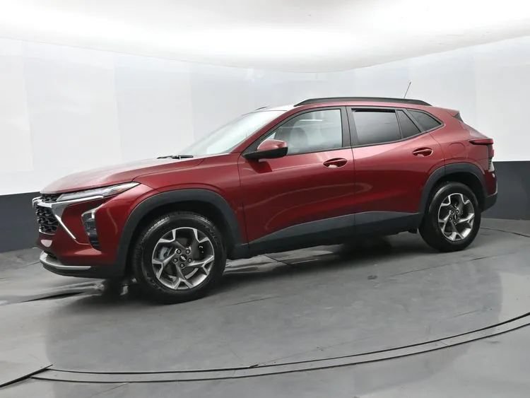 Used 2025 Chevrolet Trax LT FWD image 5