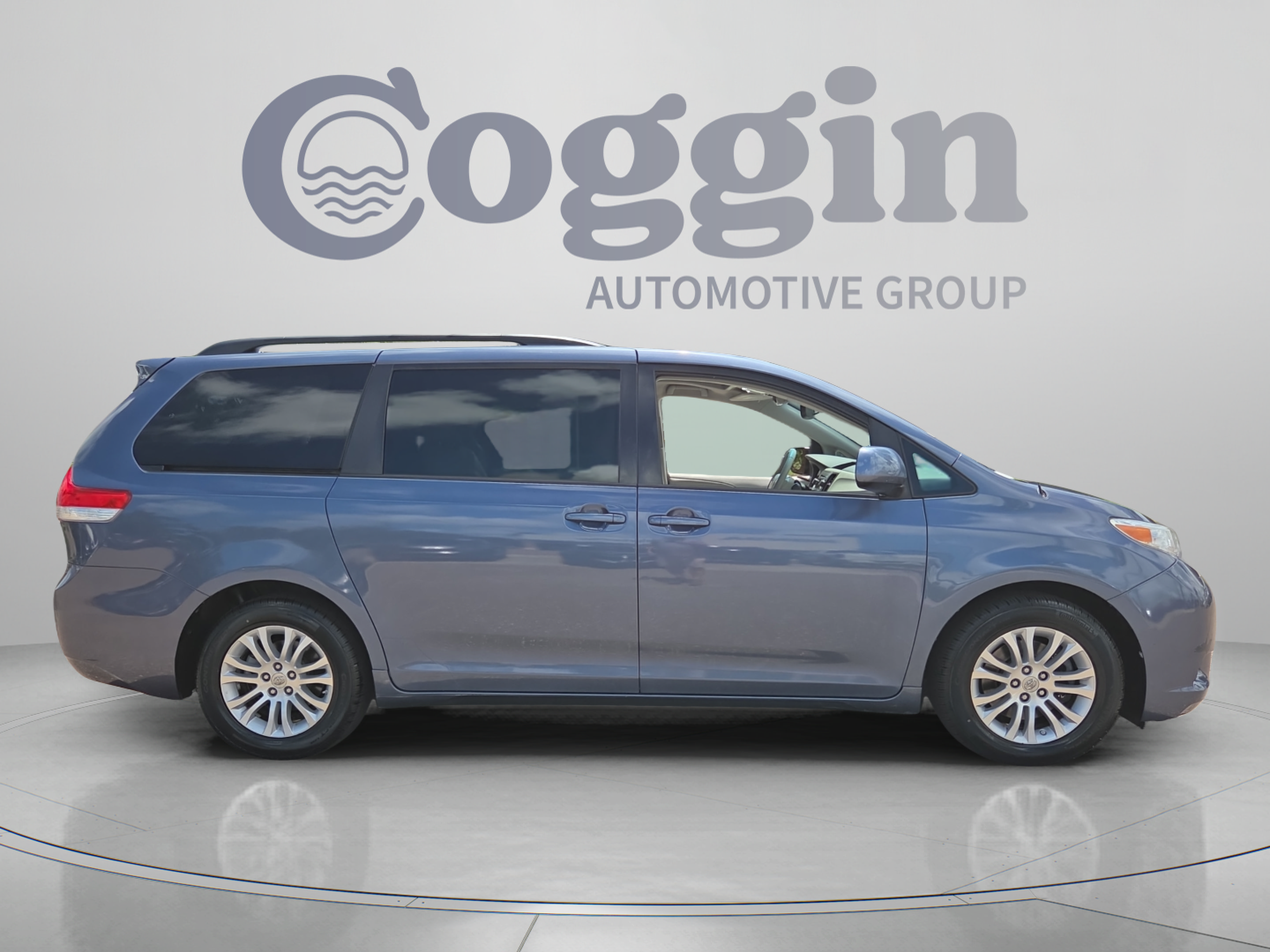 Used 2014 Toyota Sienna XLE FWD image 6