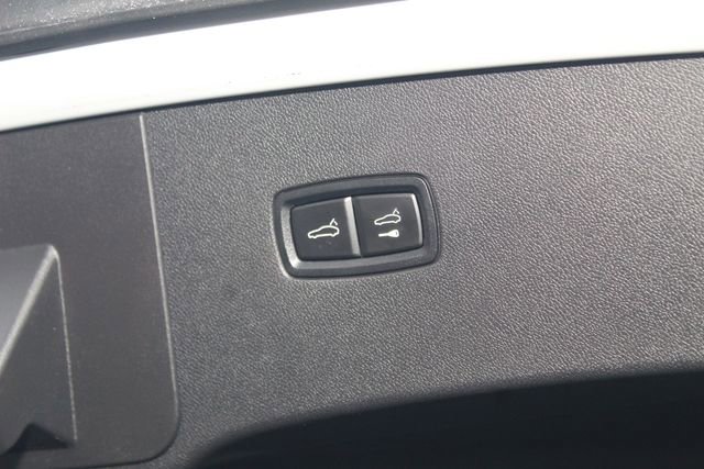 Used 2021 Porsche Cayenne GTS w/ Premium Package image 13