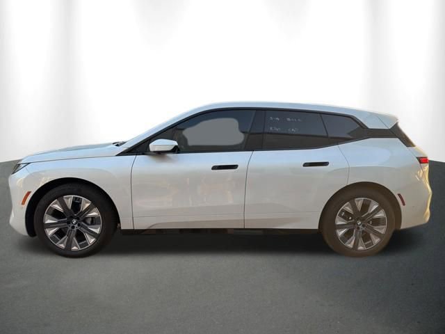 Used 2026 BMW iX xDrive45 w/ Premium Package AWD/4WD image 8