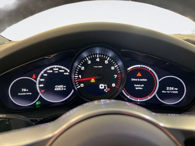 Used 2022 Porsche Cayenne Platinum Edition image 26