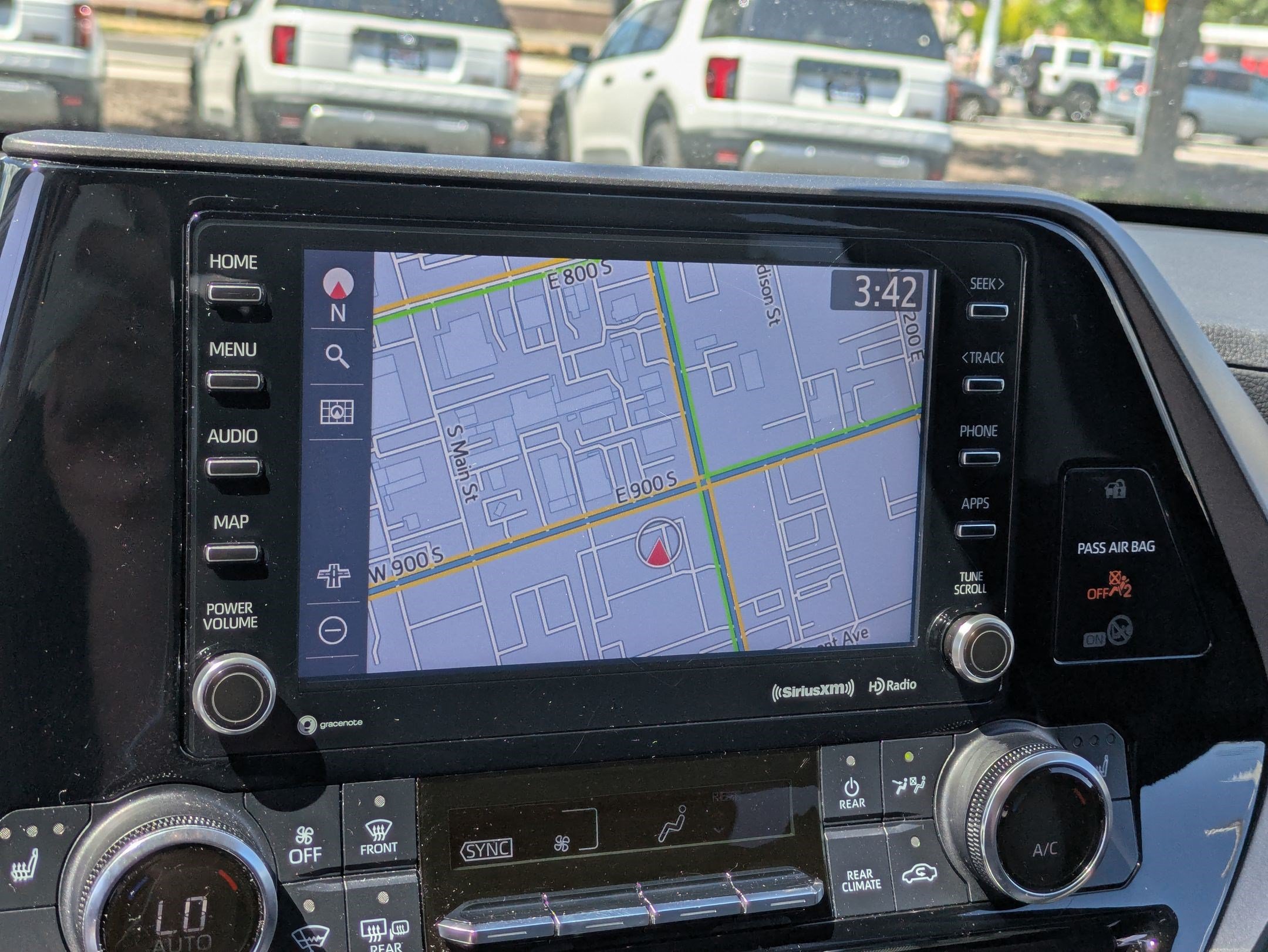 Used 2022 Toyota Highlander XLE AWD/4WD image 24