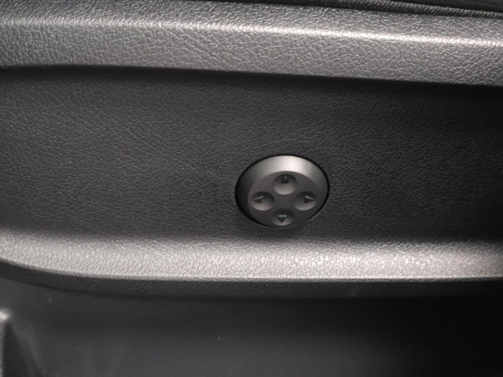 New 2026 Mercedes-Benz GLB 250 4MATIC image 24