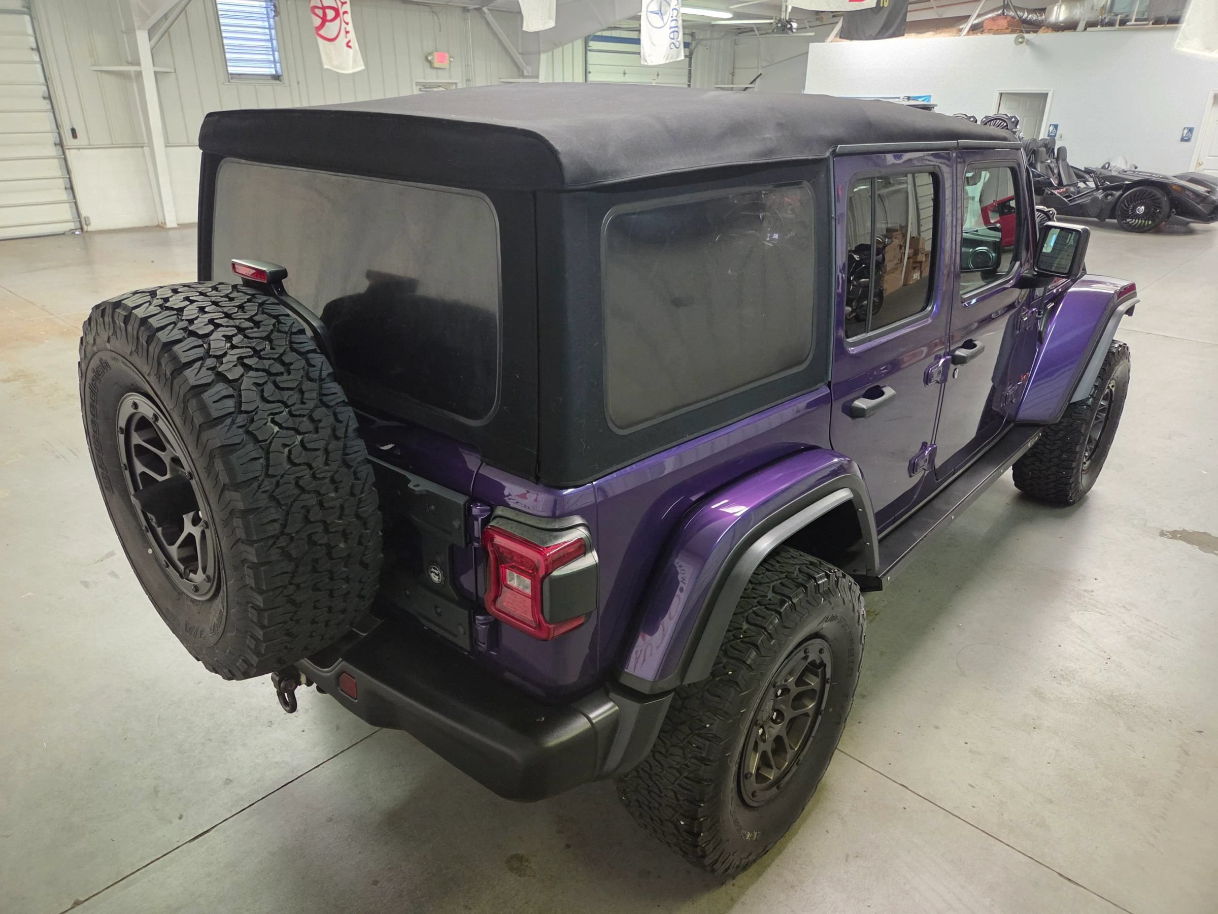 Used 2023 Jeep Wrangler Unlimited Rubicon w/ Xtreme 35 Tire Package AWD/4WD image 7