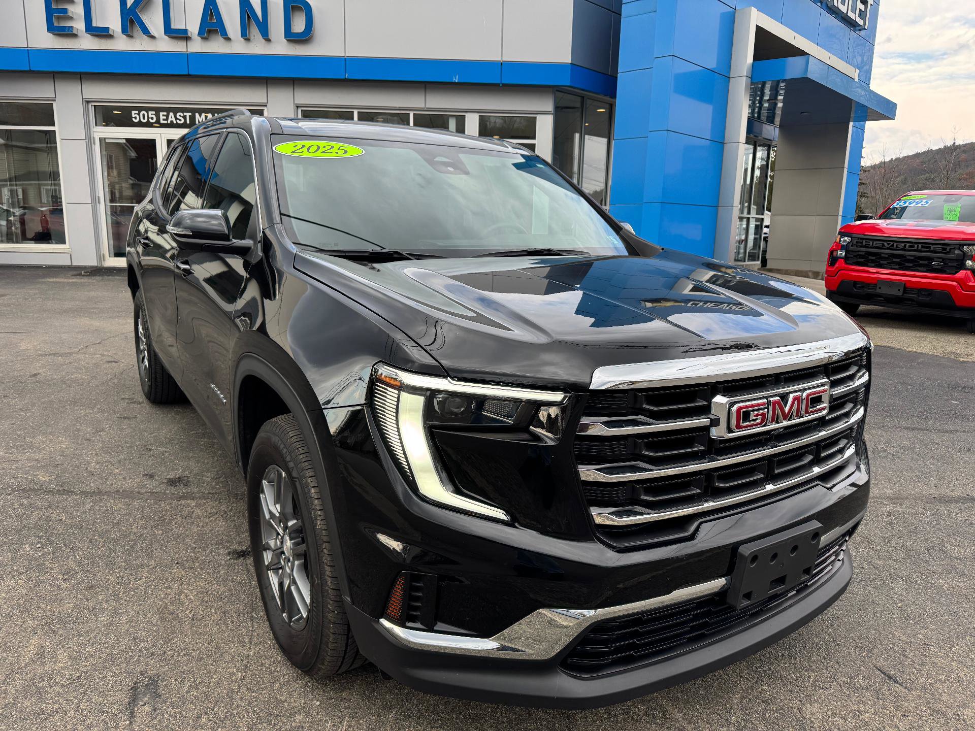 Used 2025 GMC Acadia Elevation image 7