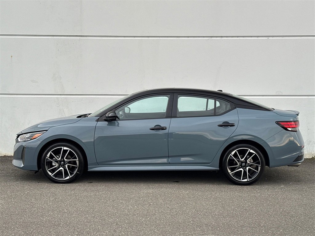 Used 2025 Nissan Sentra SR w/ SR Premium Package image 4