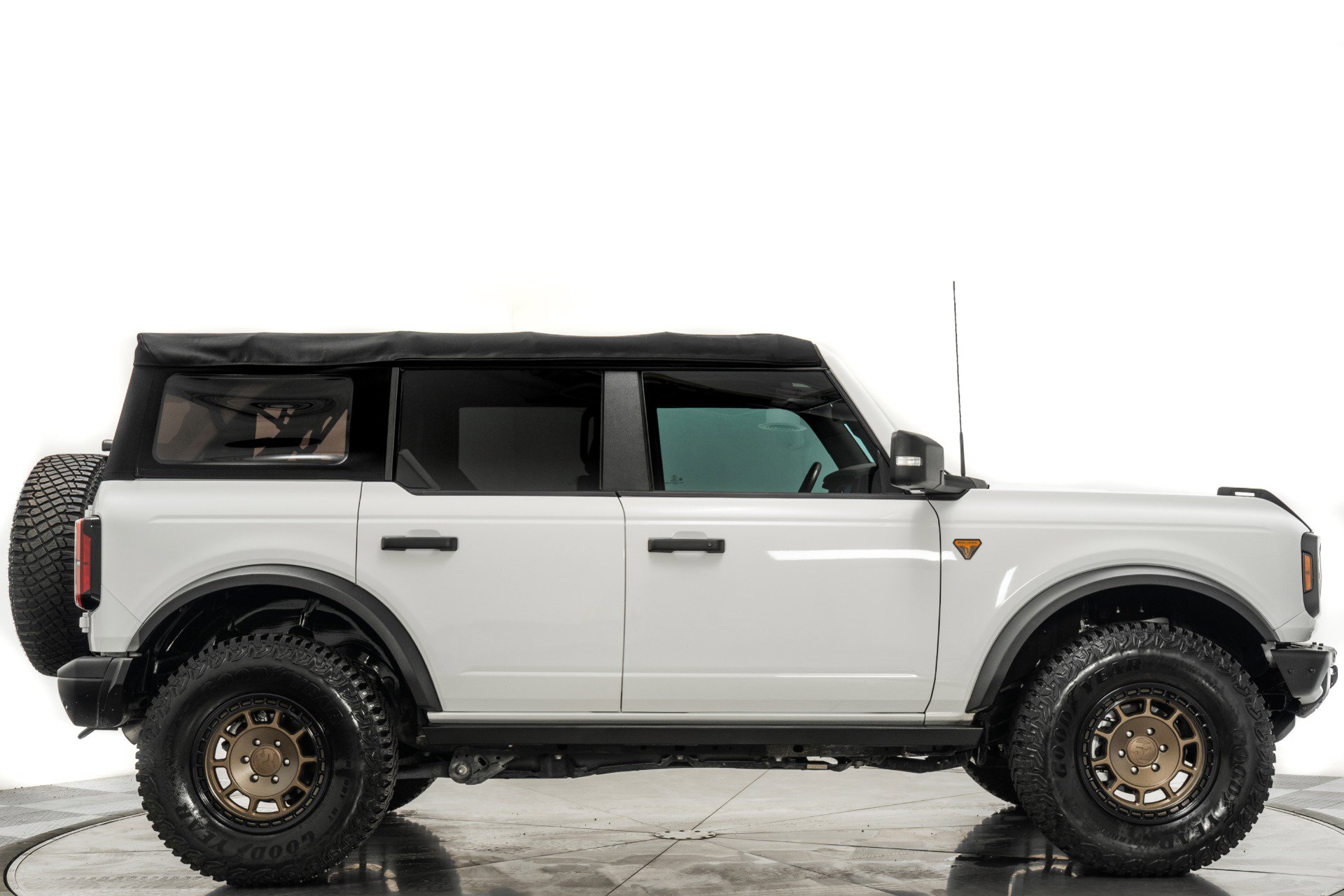 Used 2021 Ford Bronco Badlands image 2