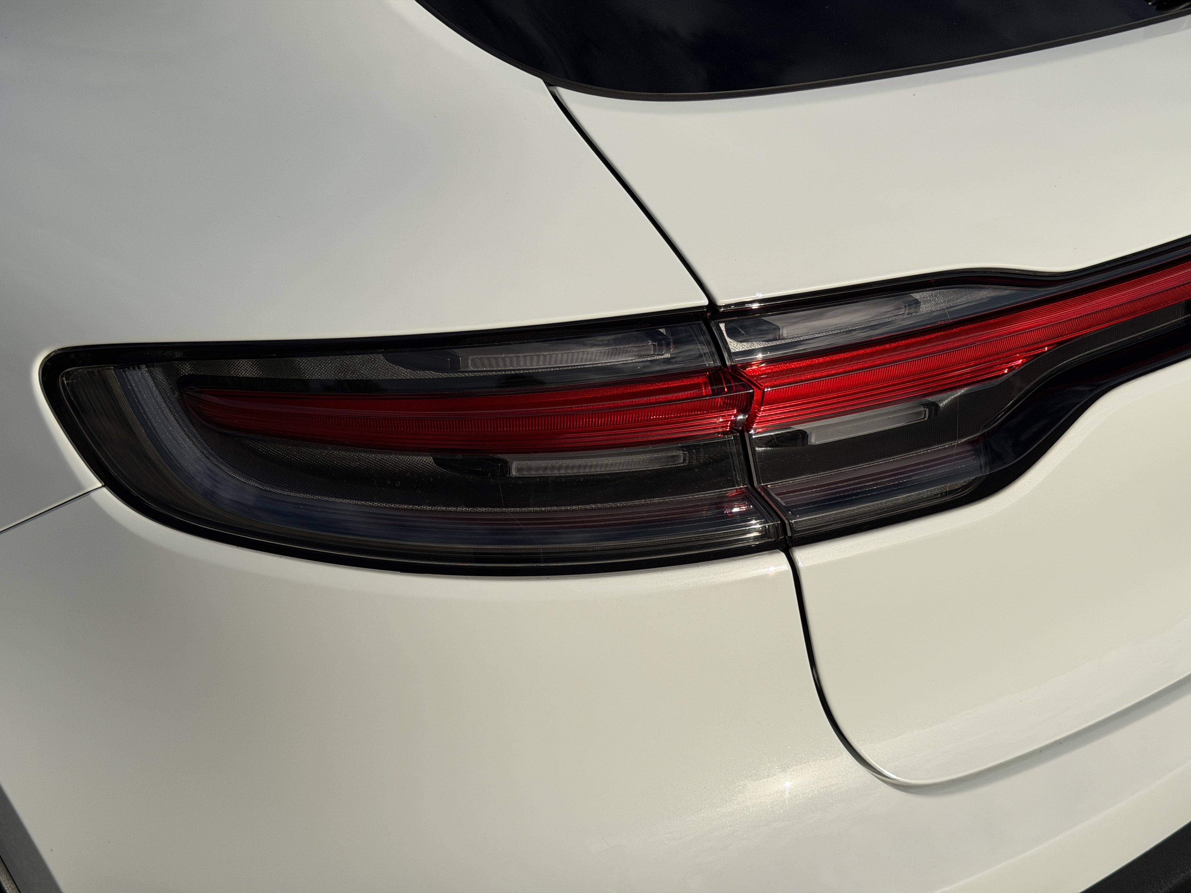 Used 2023 Porsche Macan AWD/4WD image 10