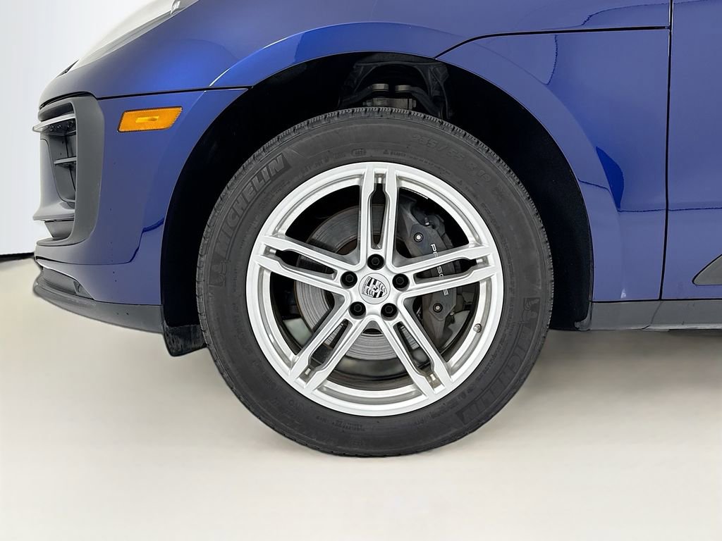 Certified 2024 Porsche Macan image 32