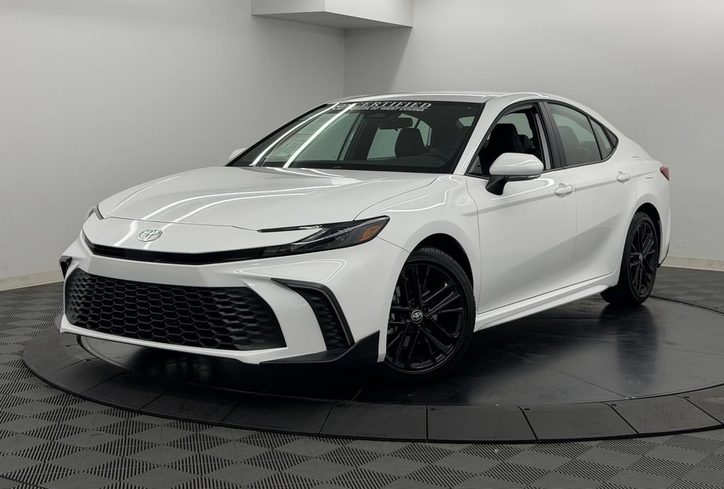 Used 2026 Toyota Camry SE FWD image 3