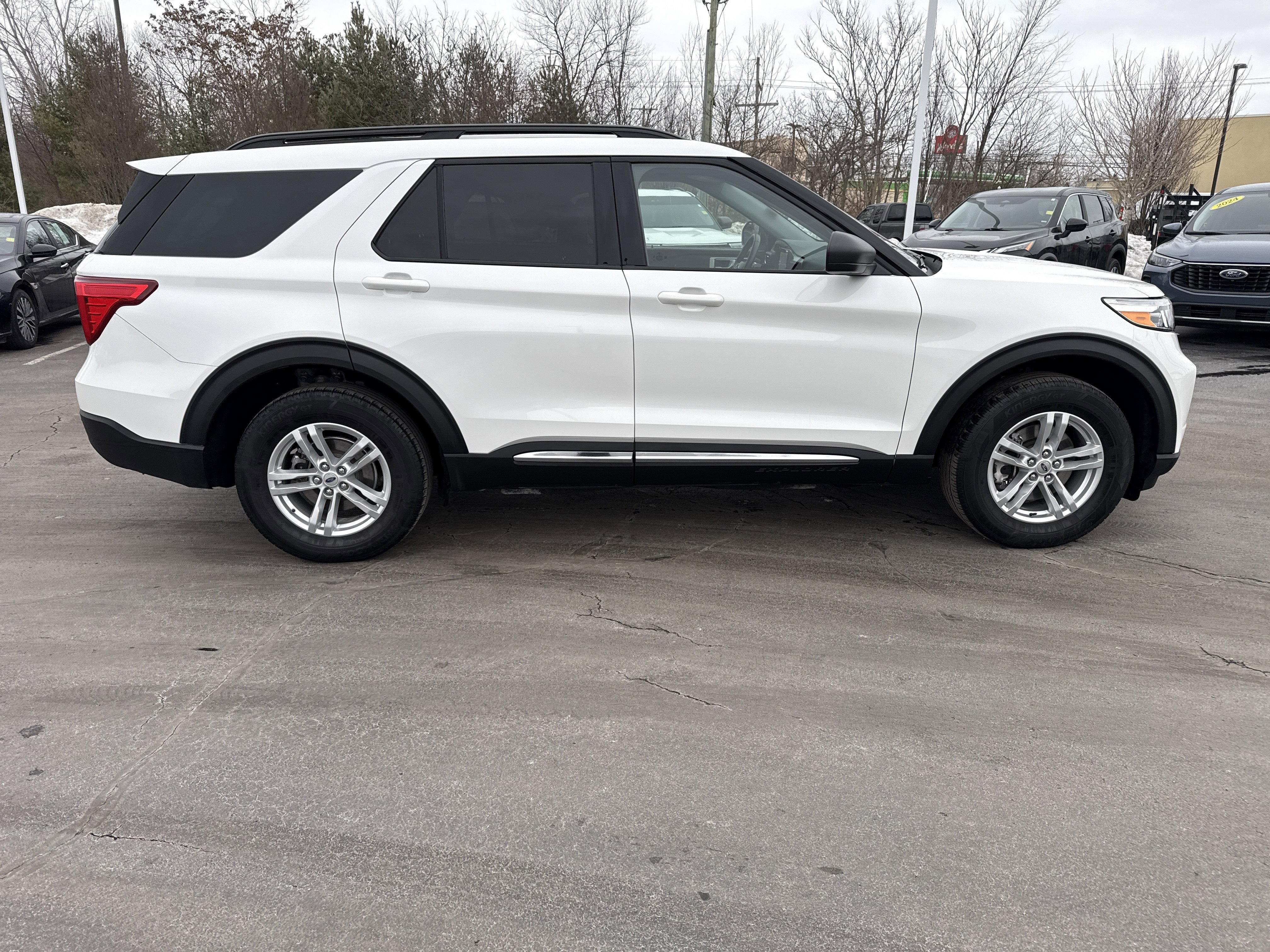 Used 2022 Ford Explorer XLT w/ Equipment Group 202A image 10