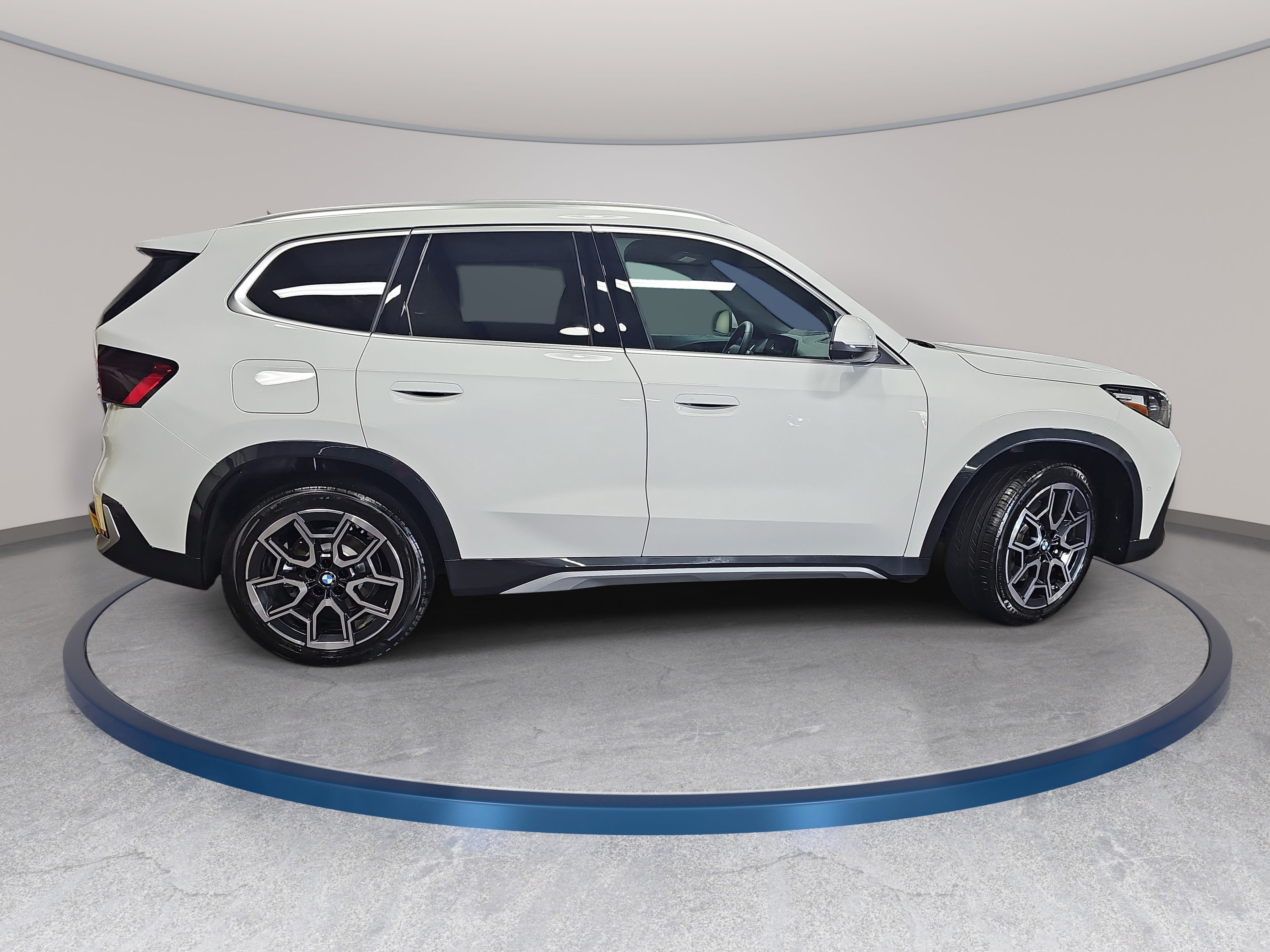New 2026 BMW X1 xDrive28i w/ Technology Package AWD/4WD image 4