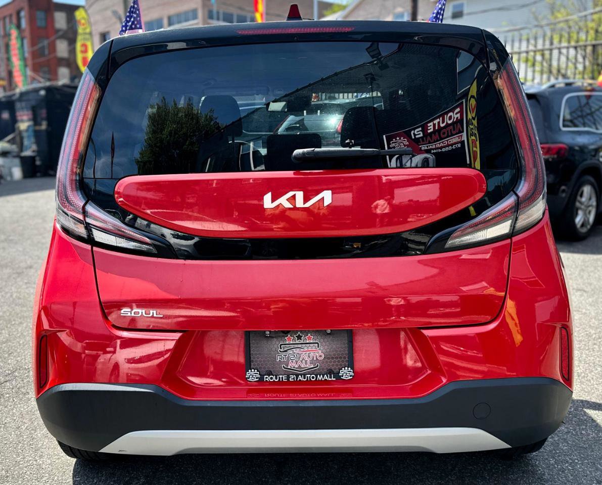 Used 2023 Kia Soul LX w/ Option Group 015 FWD image 5