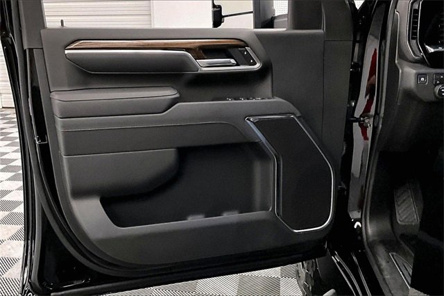 Used 2025 Chevrolet Silverado 2500 LT w/ Trail Boss Package image 17