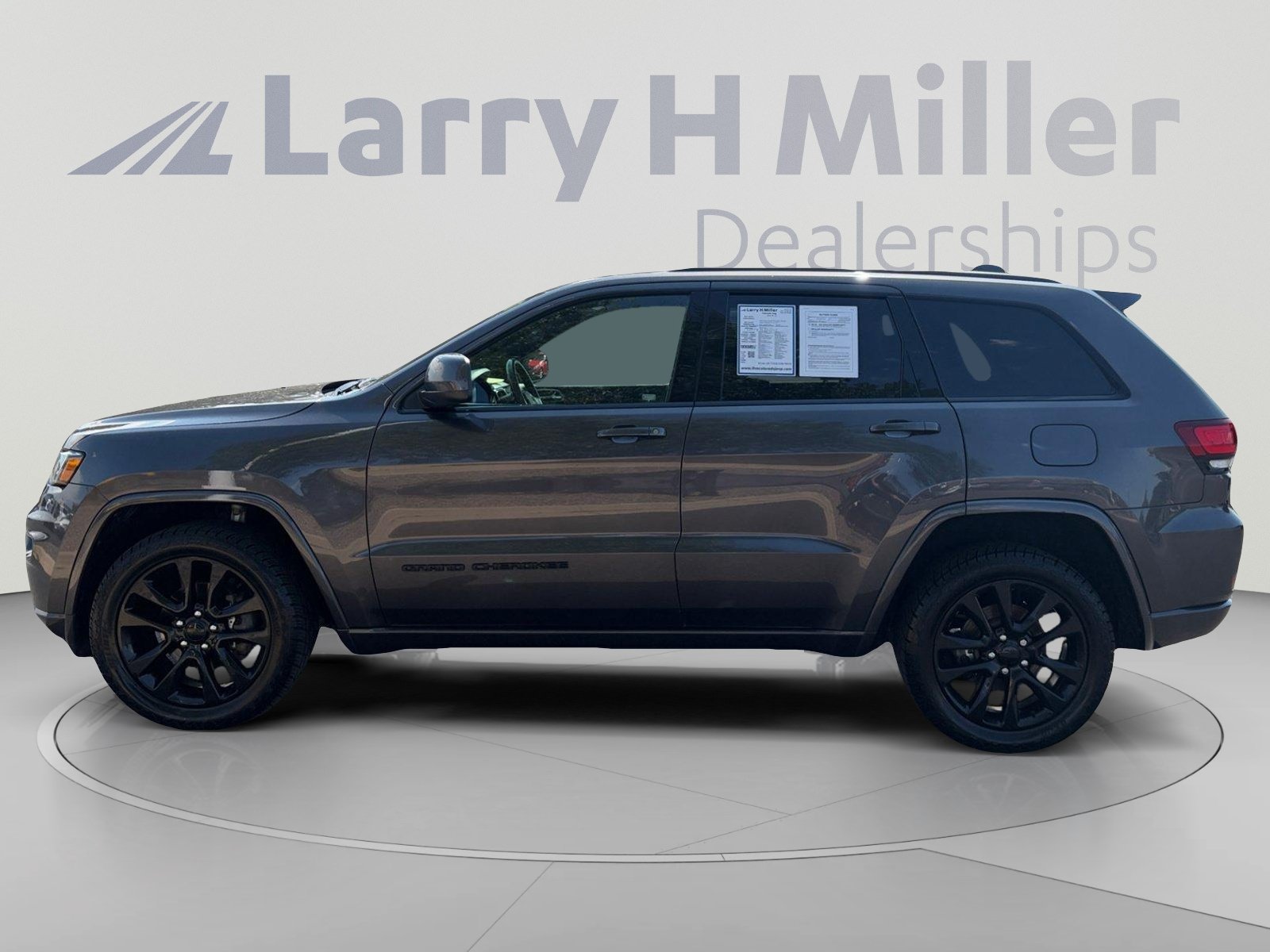 Used 2019 Jeep Grand Cherokee Altitude AWD/4WD image 2