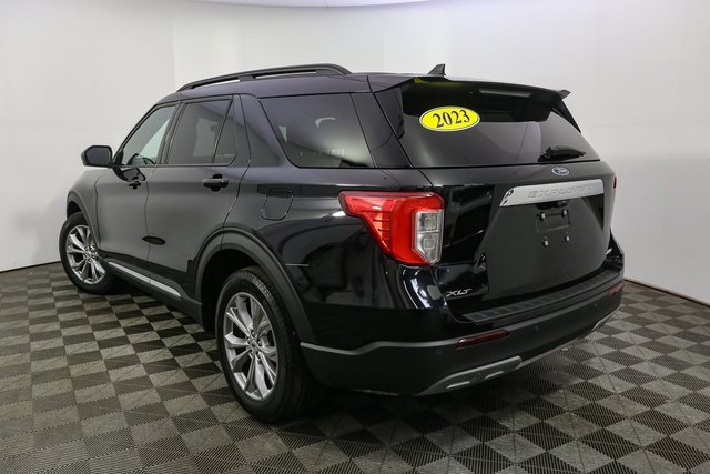 Used 2023 Ford Explorer XLT w/ Equipment Group 202A image 7