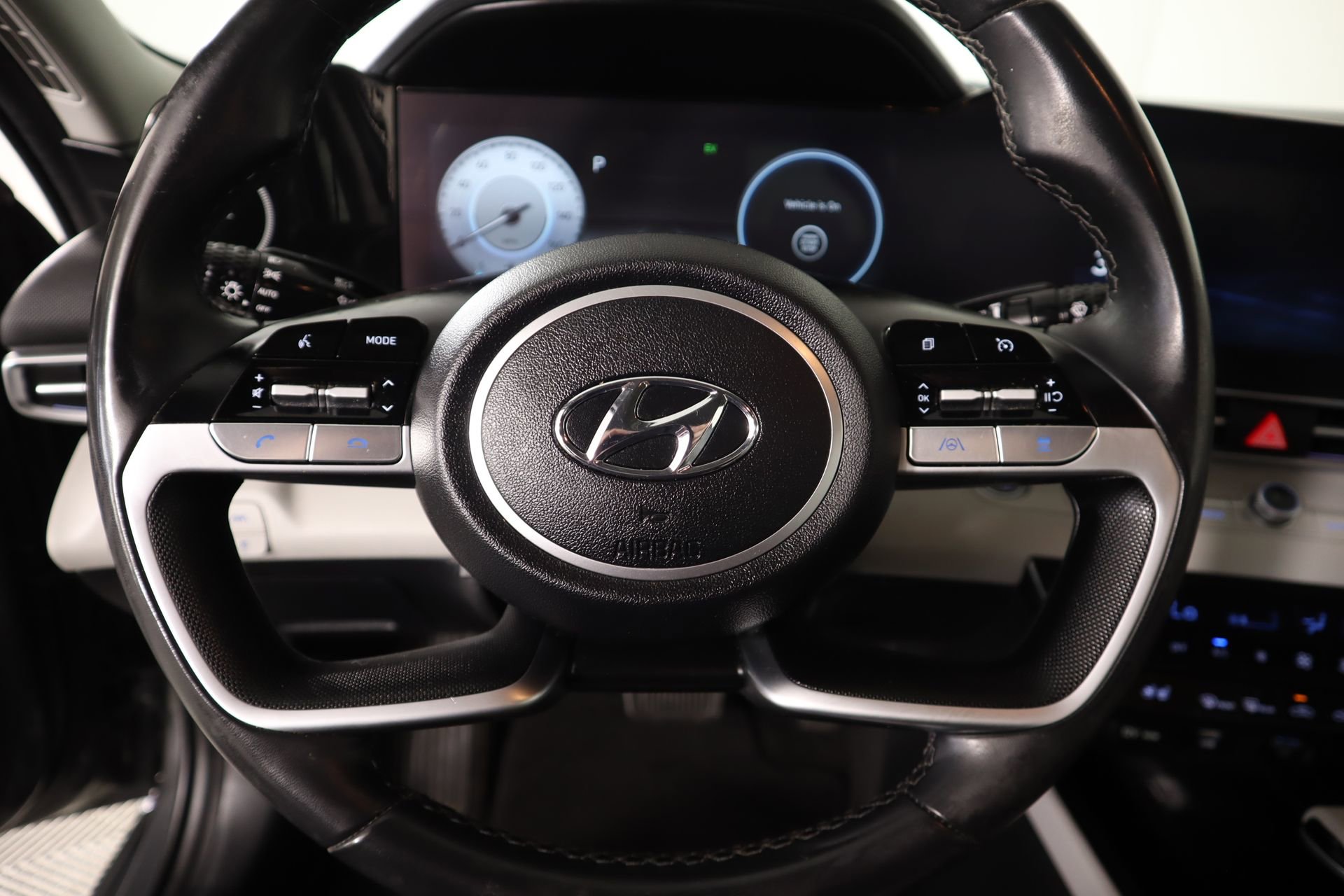 Used 2023 Hyundai Elantra Limited image 3