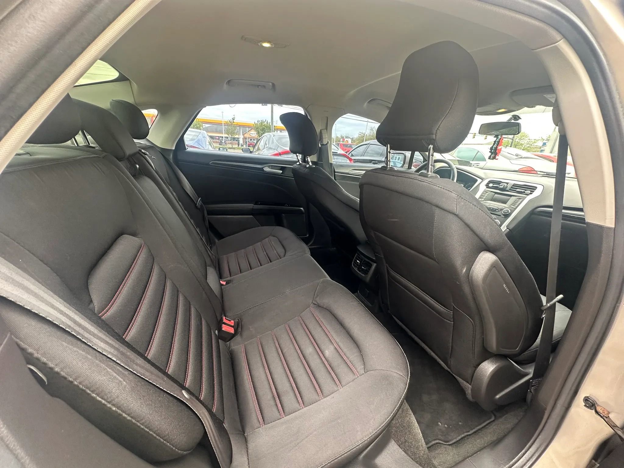 Used 2016 Ford Fusion SE w/ Equipment Group 201A image 23