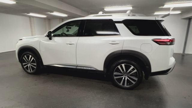 Used 2025 Nissan Pathfinder Platinum AWD/4WD image 6