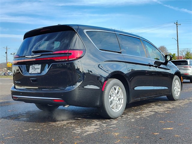 New 2026 Chrysler Pacifica Select image 6