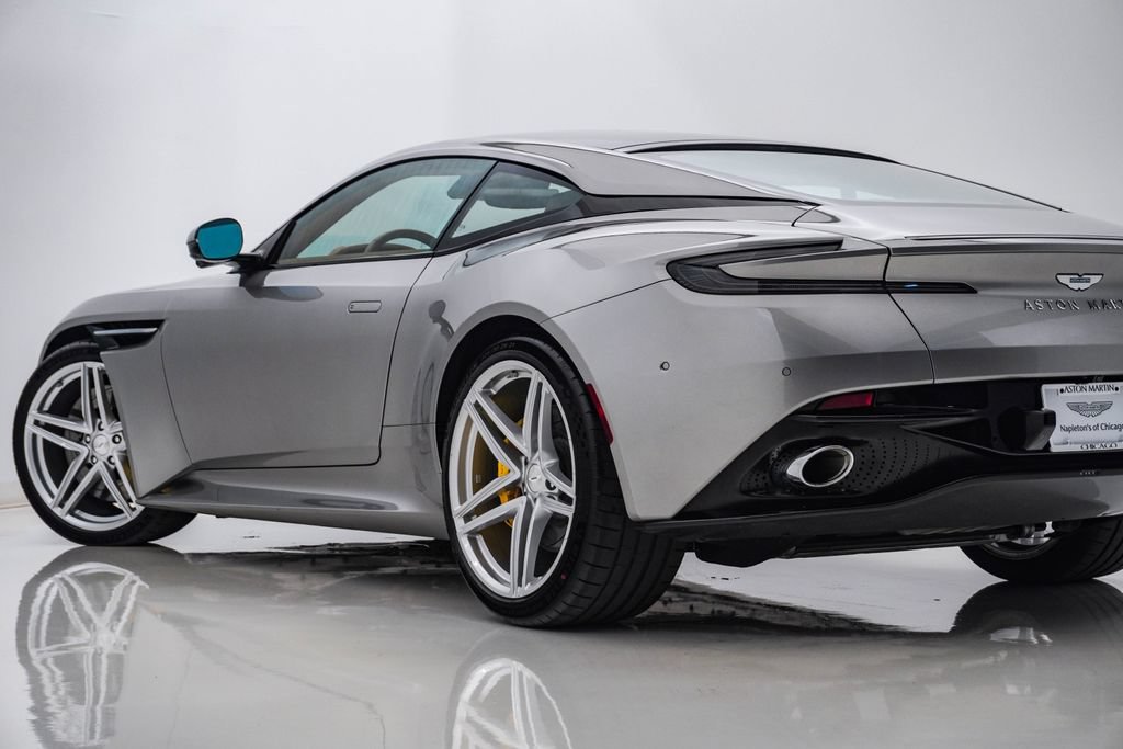 Used 2025 Aston Martin DB12 Coupe RWD image 9