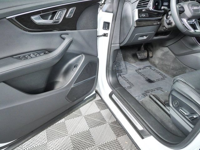Used 2024 Audi Q8 Prestige AWD/4WD image 8