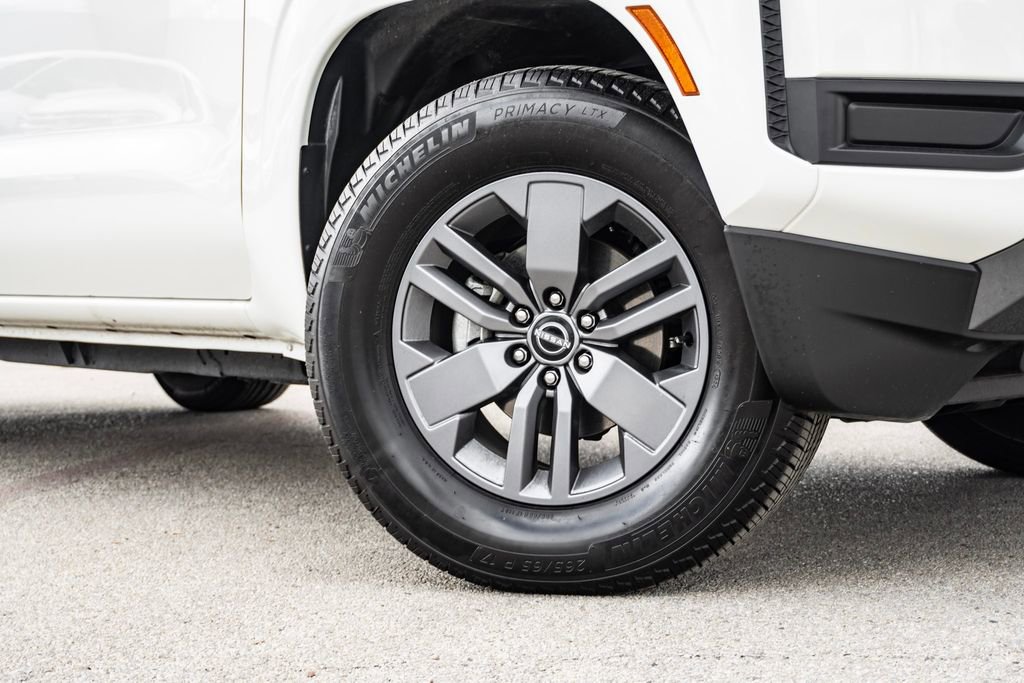 Used 2025 Nissan Frontier SV RWD image 2