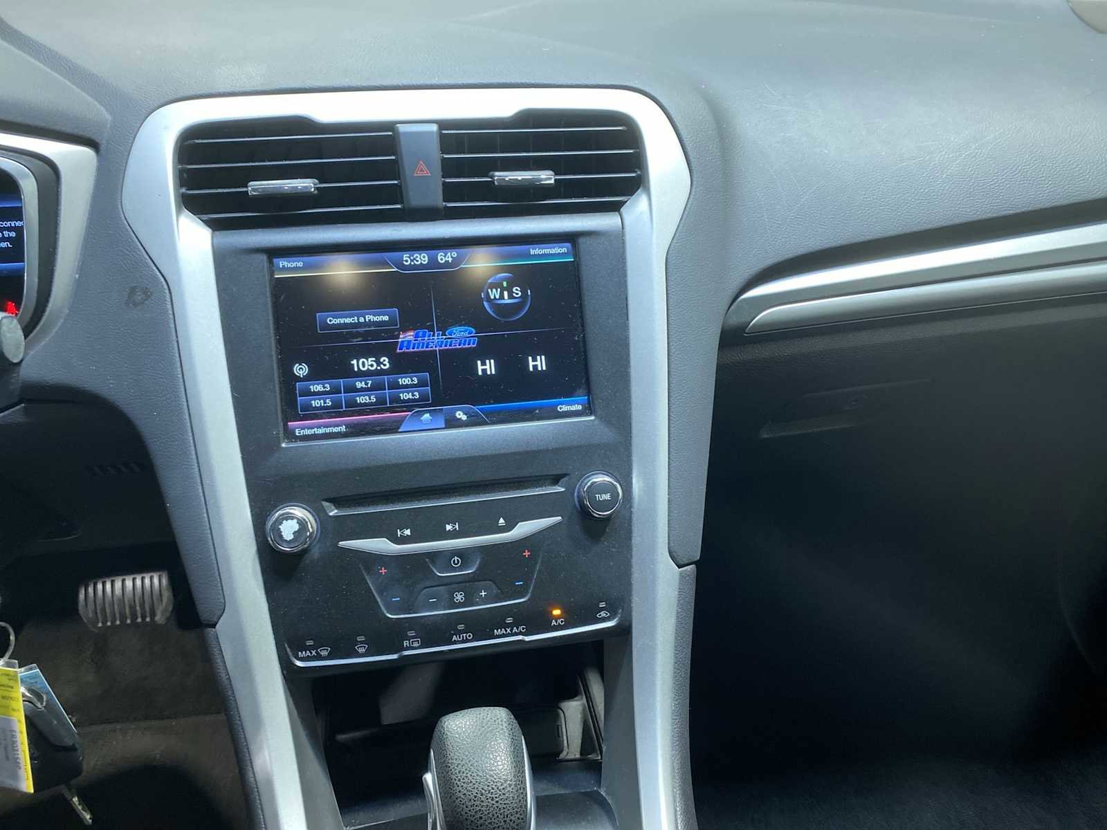 Used 2014 Ford Fusion SE FWD image 16