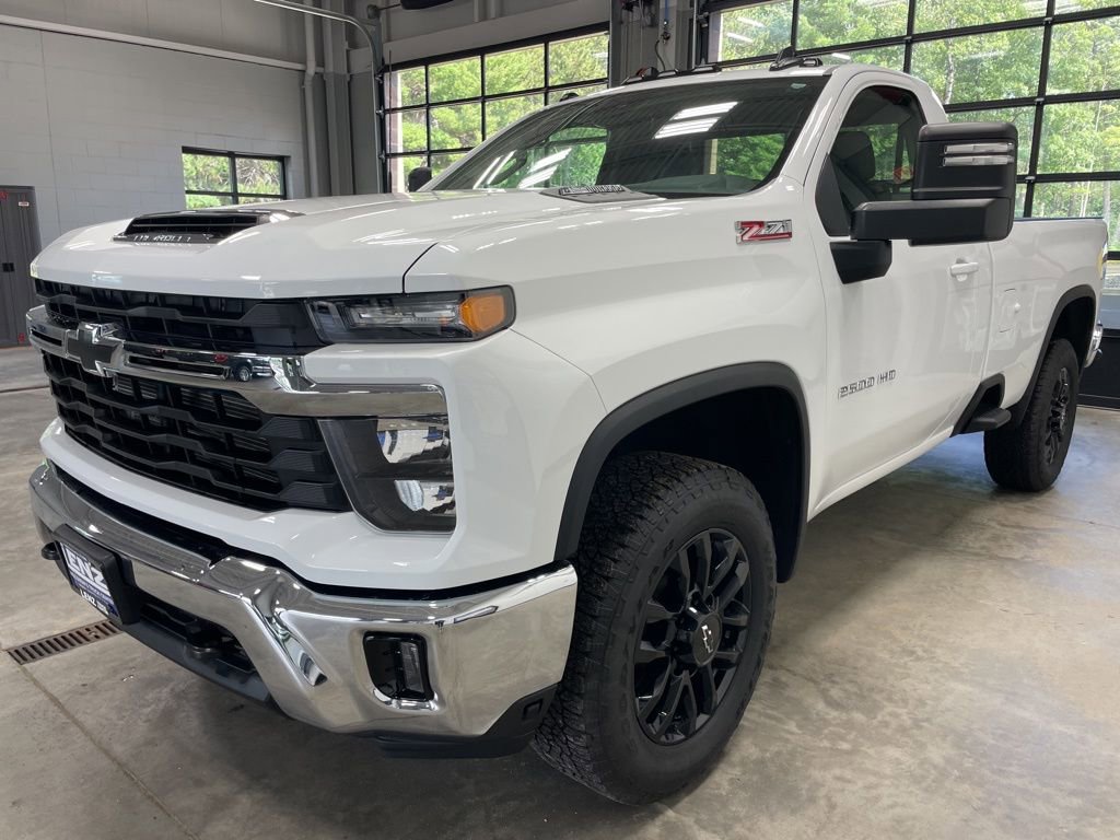 Used 2025 Chevrolet Silverado 2500 LT image 4