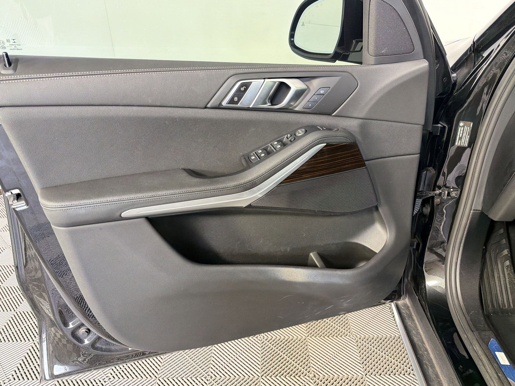 Used 2021 BMW X5 xDrive40i w/ Convenience Package AWD/4WD image 12