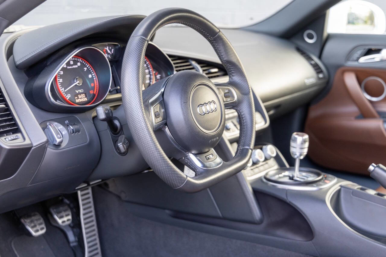 Used 2012 Audi R8 V10 image 4