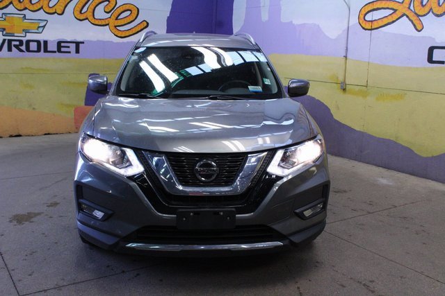 Used 2020 Nissan Rogue SV image 3