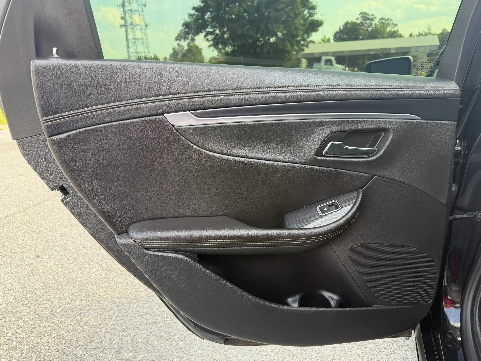 Used 2019 Chevrolet Impala LT FWD image 3