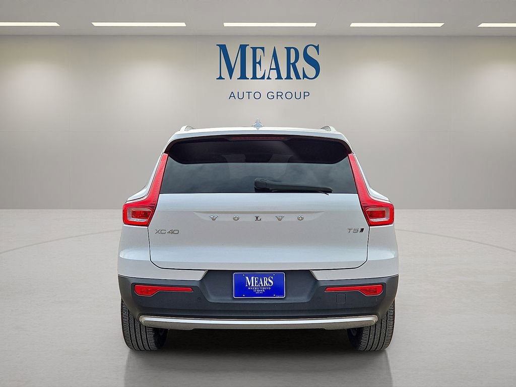 Certified 2021 Volvo XC40 T5 Momentum image 4