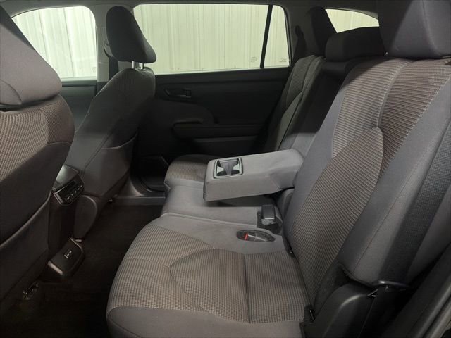 Used 2024 Toyota Highlander LE image 23