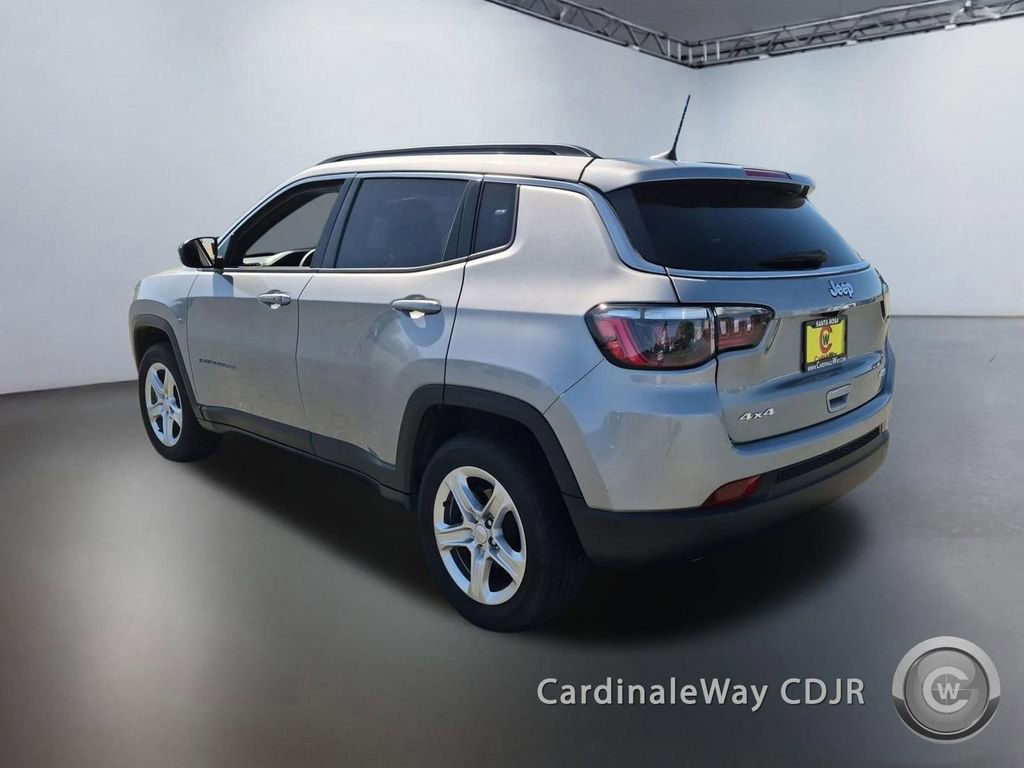 Used 2023 Jeep Compass Latitude w/ Sun and Sound Group AWD/4WD image 5