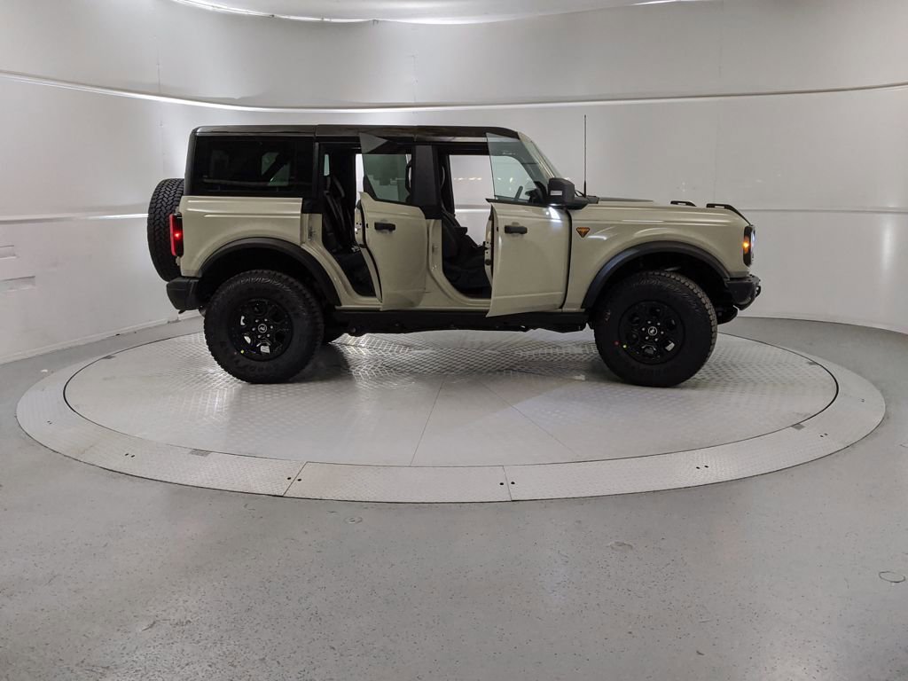 New 2025 Ford Bronco Badlands image 8