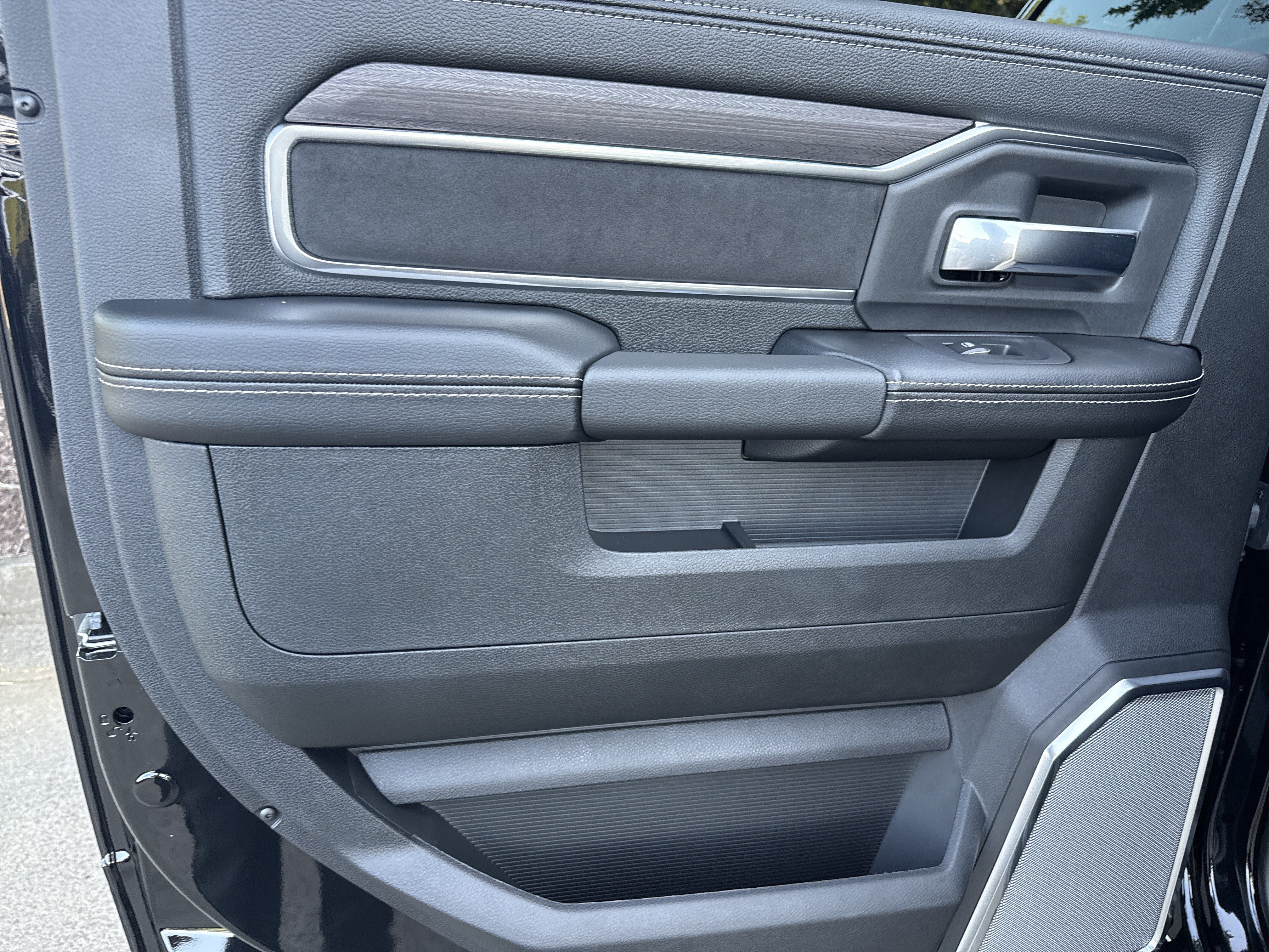 New 2026 RAM 5500 4x4 Crew Cab w/ Laramie Trim Package image 20