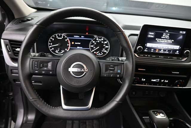 Used 2024 Nissan Rogue SV w/ SV Premium Package FWD image 15