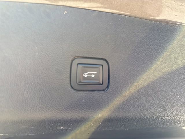 Used 2020 Chevrolet Traverse LT w/ LPO, Floor Liner Package AWD/4WD image 25