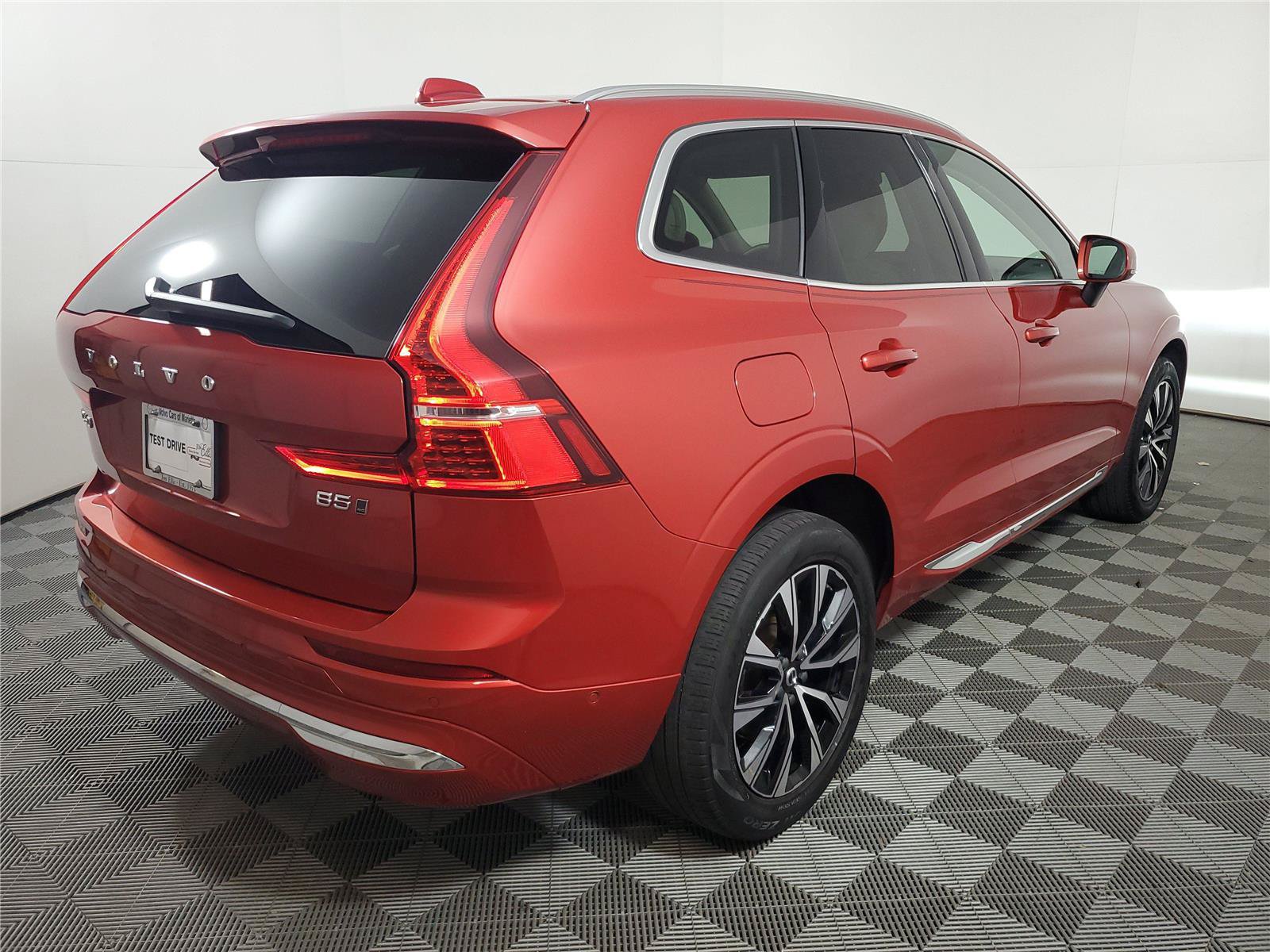 Certified 2023 Volvo XC60 B5 Plus w/ Climate Package AWD/4WD image 5