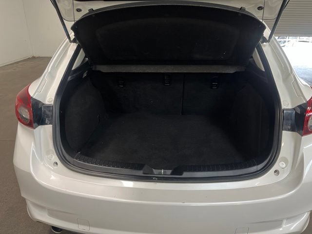 Used 2018 MAZDA MAZDA3 Touring FWD image 16