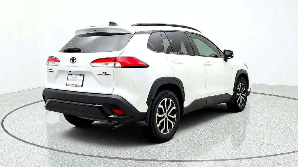 Used 2025 Toyota Corolla Cross AWD Hybrid w/ Moonroof Package image 5
