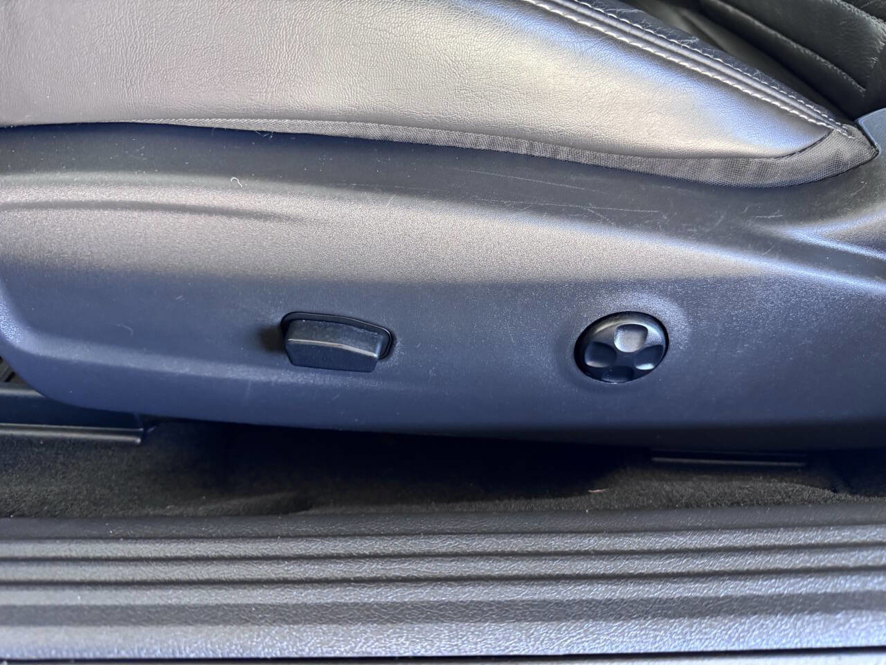 Used 2013 Dodge Challenger R/T Plus image 25