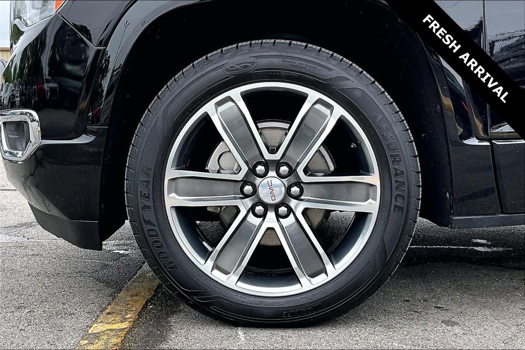 Used 2019 GMC Acadia Denali w/ Technology Package FWD image 33
