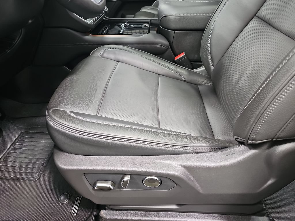 Used 2026 GMC Yukon XL Denali w/ Sun & Power Step Package AWD/4WD image 31