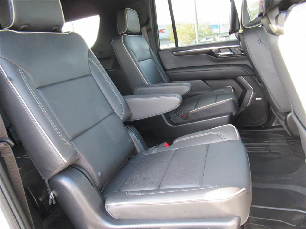 Used 2025 Chevrolet Suburban Premier image 33