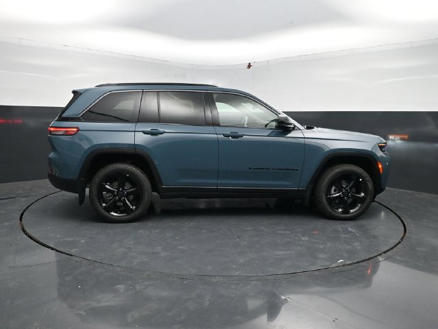 New 2027 Jeep Grand Cherokee Limited w/ Limited Altitude Package AWD/4WD image 11